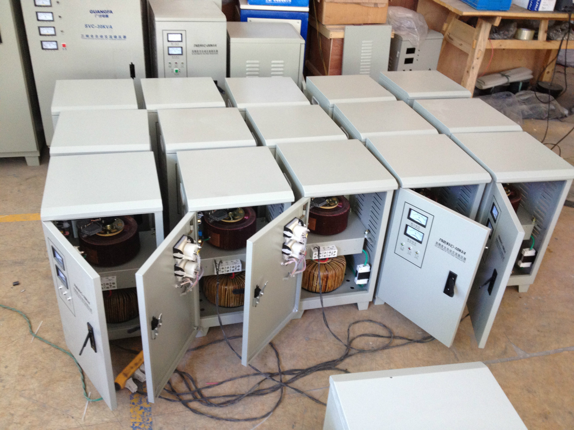 稳压器 变压器 调压器