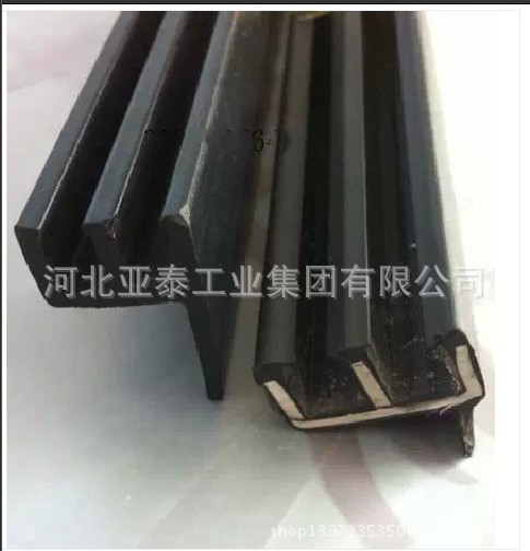 Электромобиль стеклянный толчок, электромобиль в середине дороги стеклянной полоску пластиковой полоски, стеклянные горы двойное проскальзывание