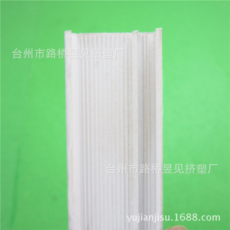 [Imagen y muestra] PVC recubierto de plástico de hierro Puerta de plástico y perfil de la ventana de acero de plástico perfil de la cerca PVC plástico especial en forma de extrusión