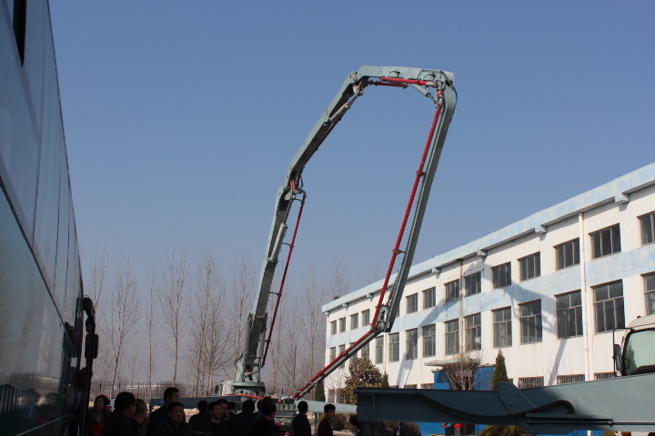 37米38米豪沃底盘泵车 天泵 混凝土臂架泵车 出口阿尔及利亚车载