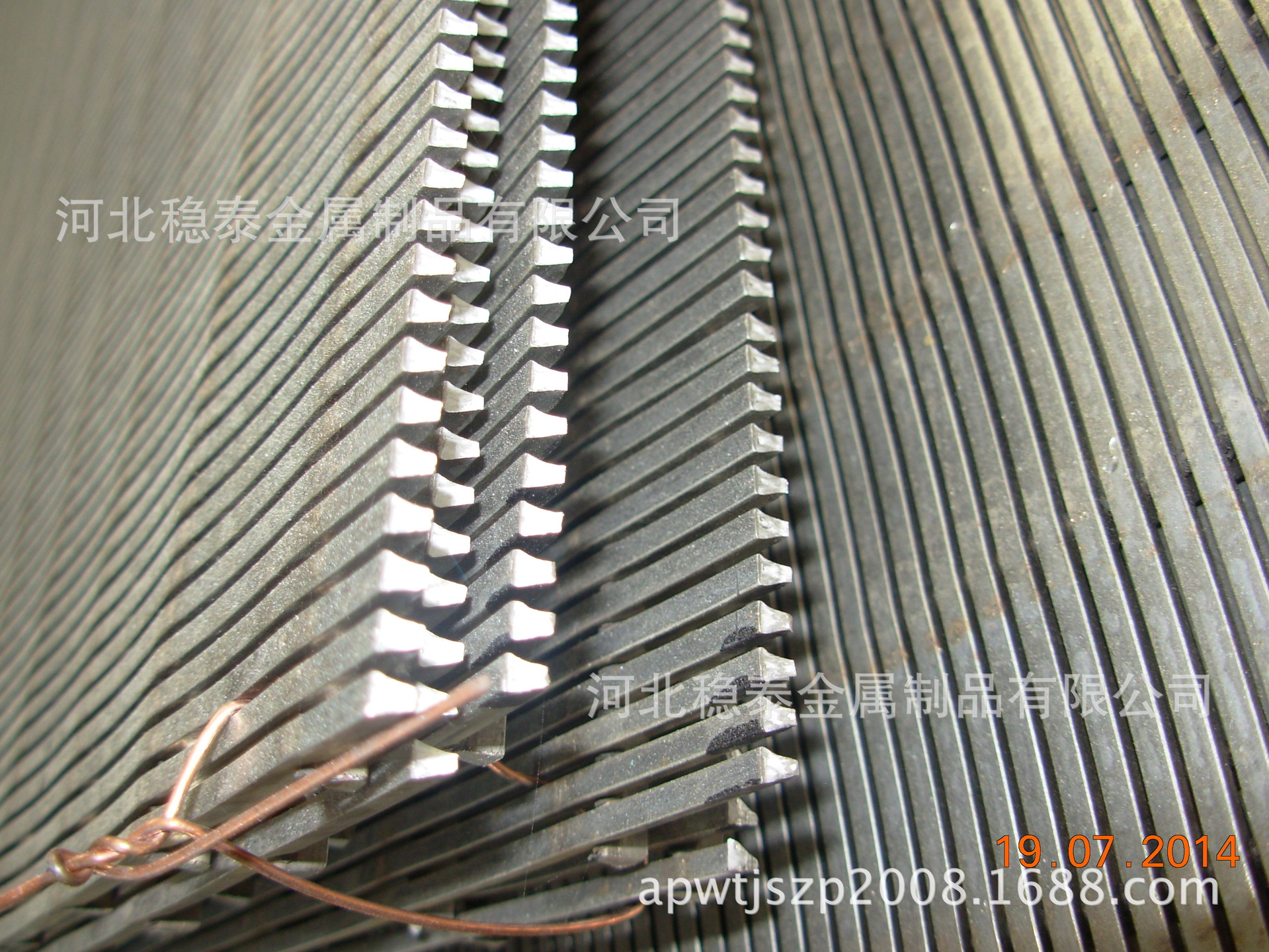 厂家生产不锈钢条缝筛板，耐磨矿筛网，楔形条筛片