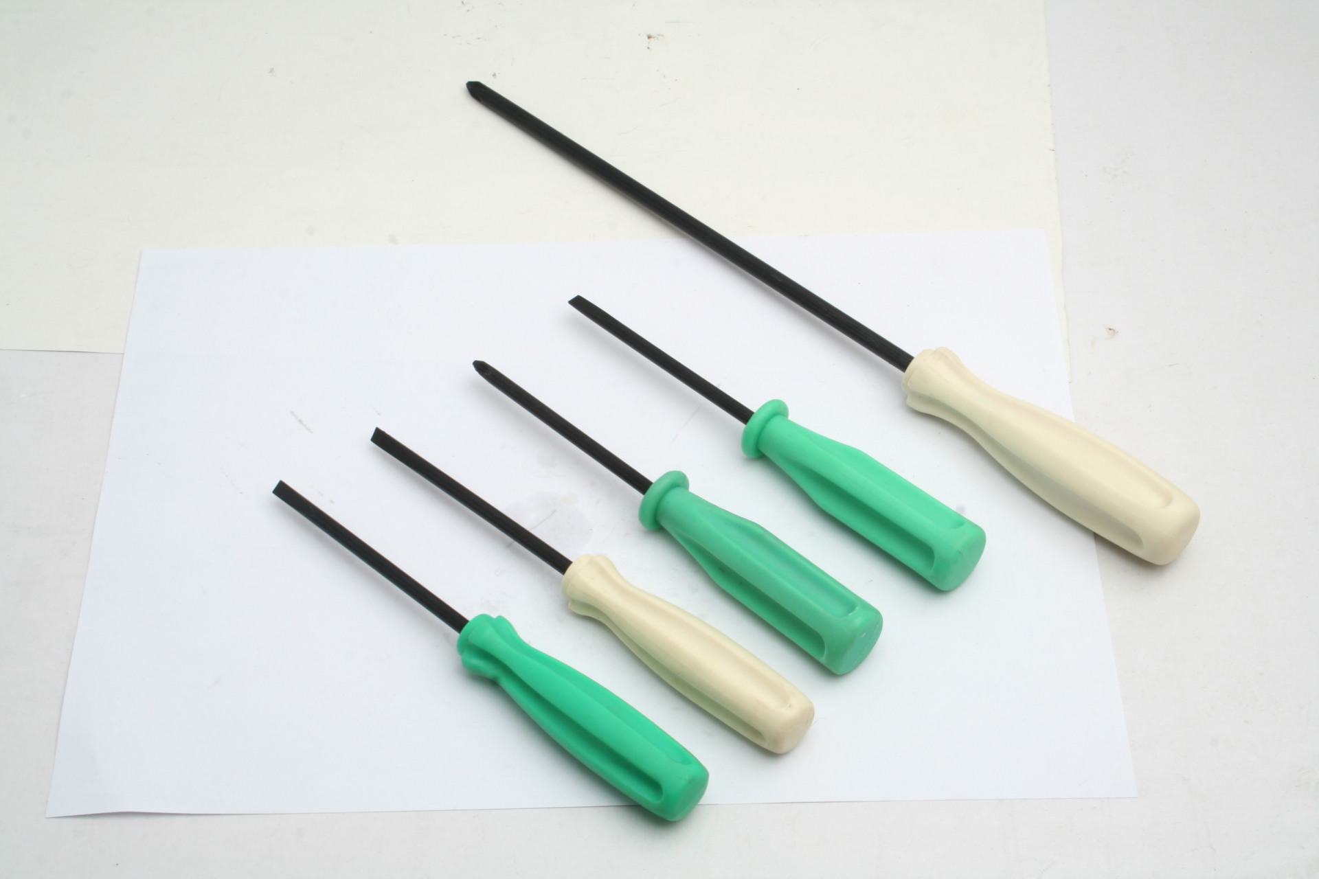 大量供应各种型号黑色彩色一字十字小开刀