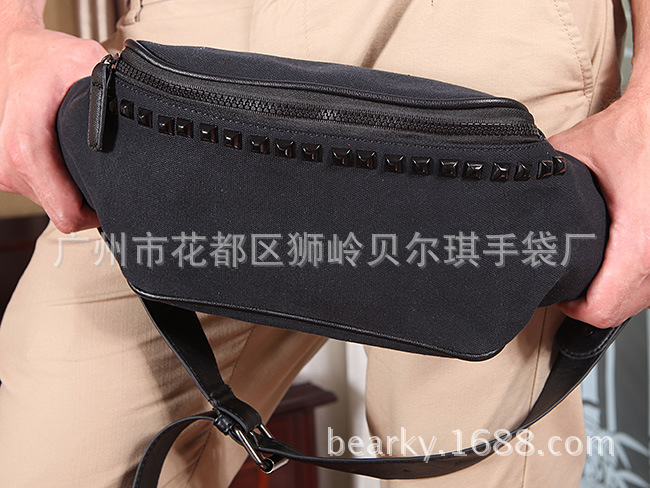 時尚鉚釘胸包