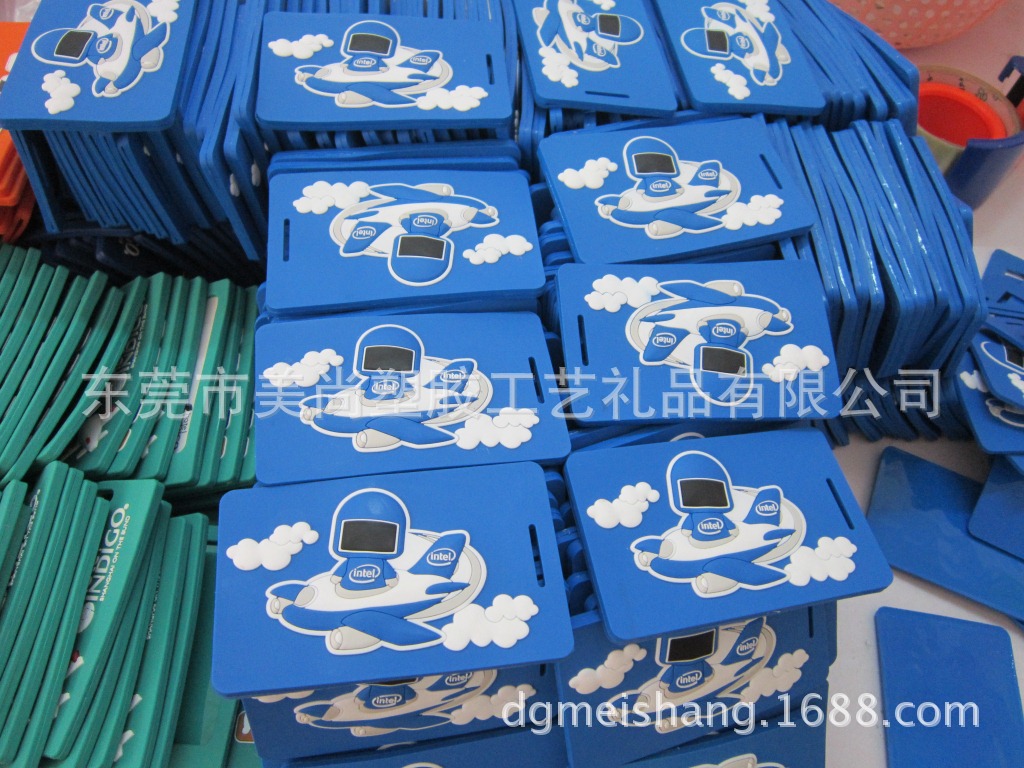 pvc軟膠卡通 公交卡套 箱包行李吊牌