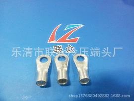 连接器;绝缘套管;导电材料