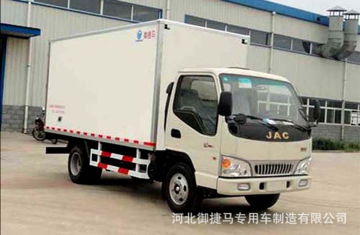 绿色城市的守护者：洒水车行业新动向