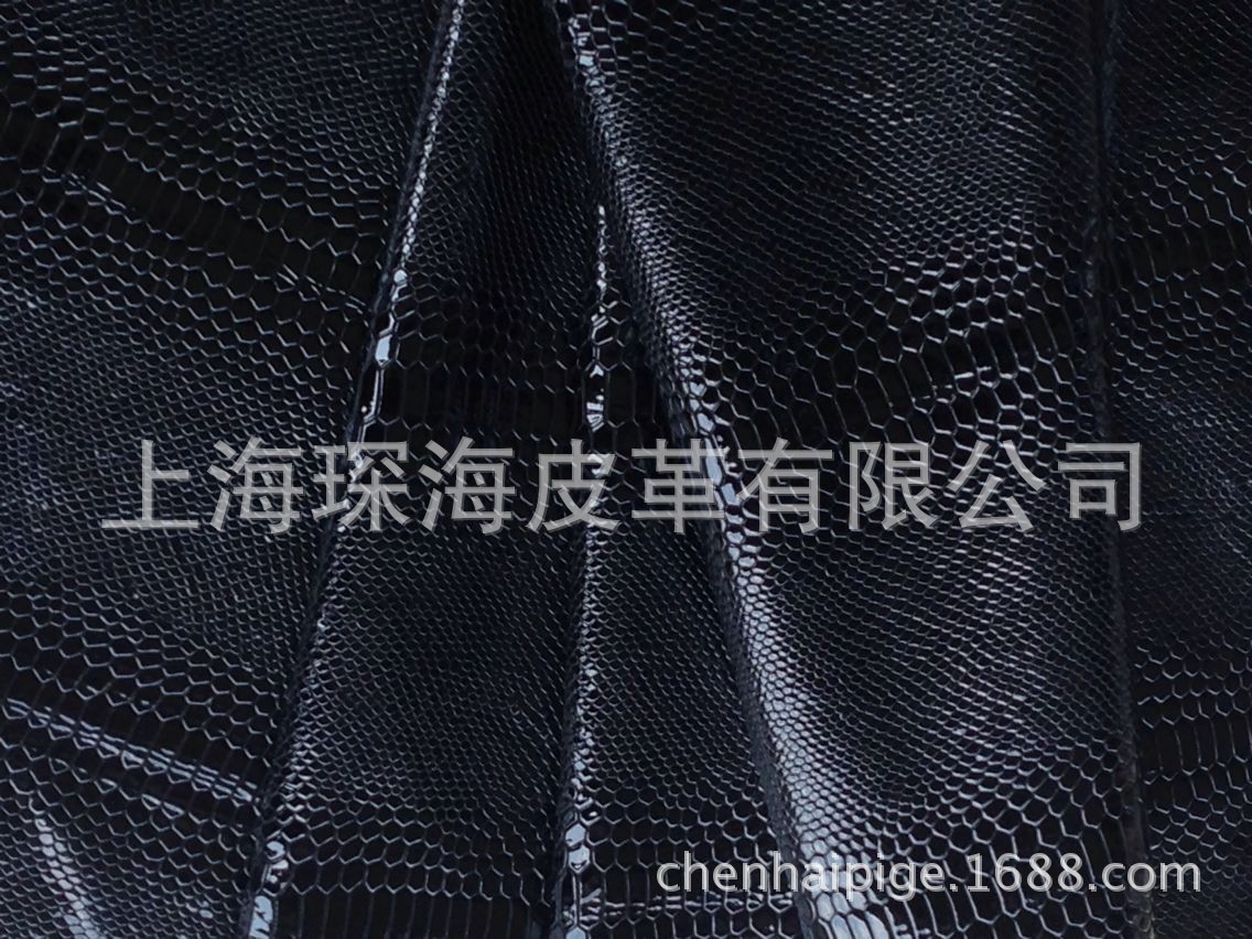 头层牛皮 皮革皮料  漆皮压花 珠光皮 蟒蛇纹 黑色