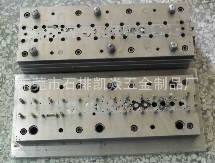 不銹鋼天線夾連續模 9600元