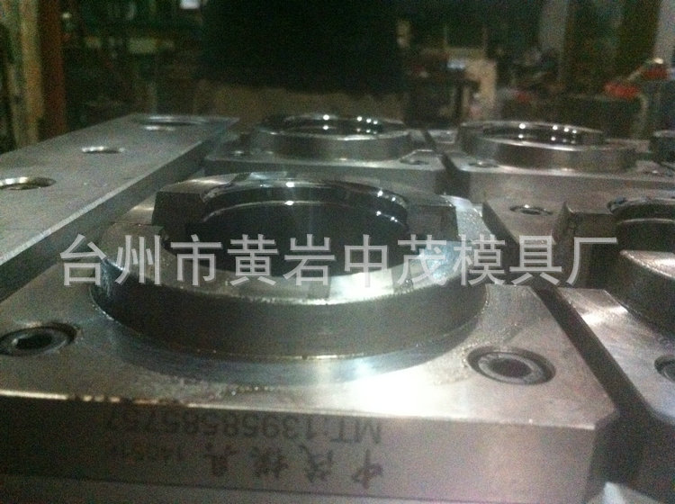 热流道瓶坯模具配温控箱 003