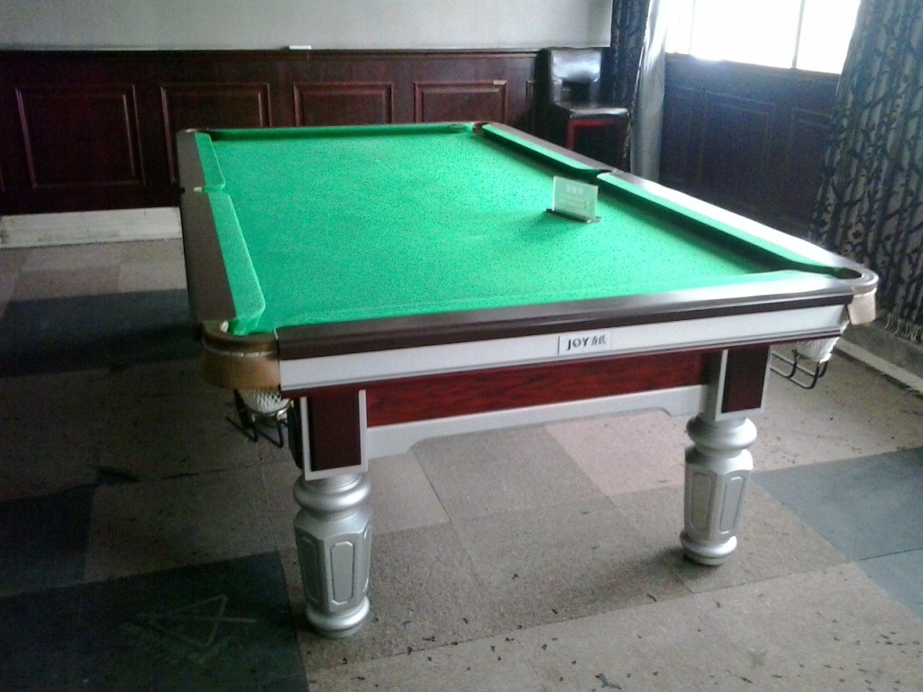 Второй рукой на столовой секунду в руках бильярда Циао цена с второй рукой Столовый шарик Цяо продает бильярдные бильярдные.