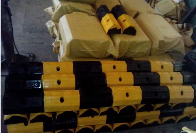 橡胶定位器 小区车位车轮定位器 50公分长 黄黑四孔挡车胶