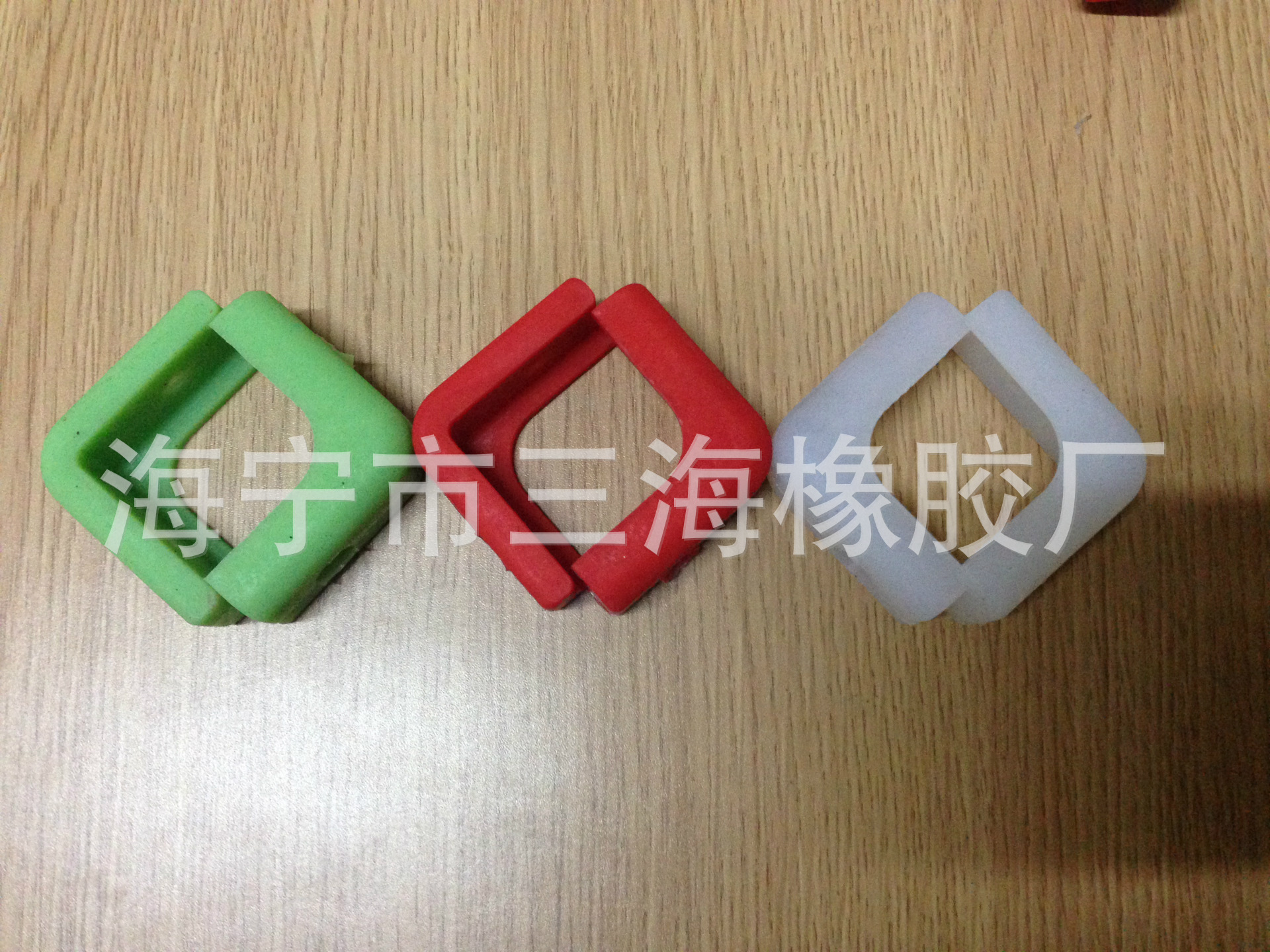 厂家供应 定制加工硅胶护角 硅胶防撞角