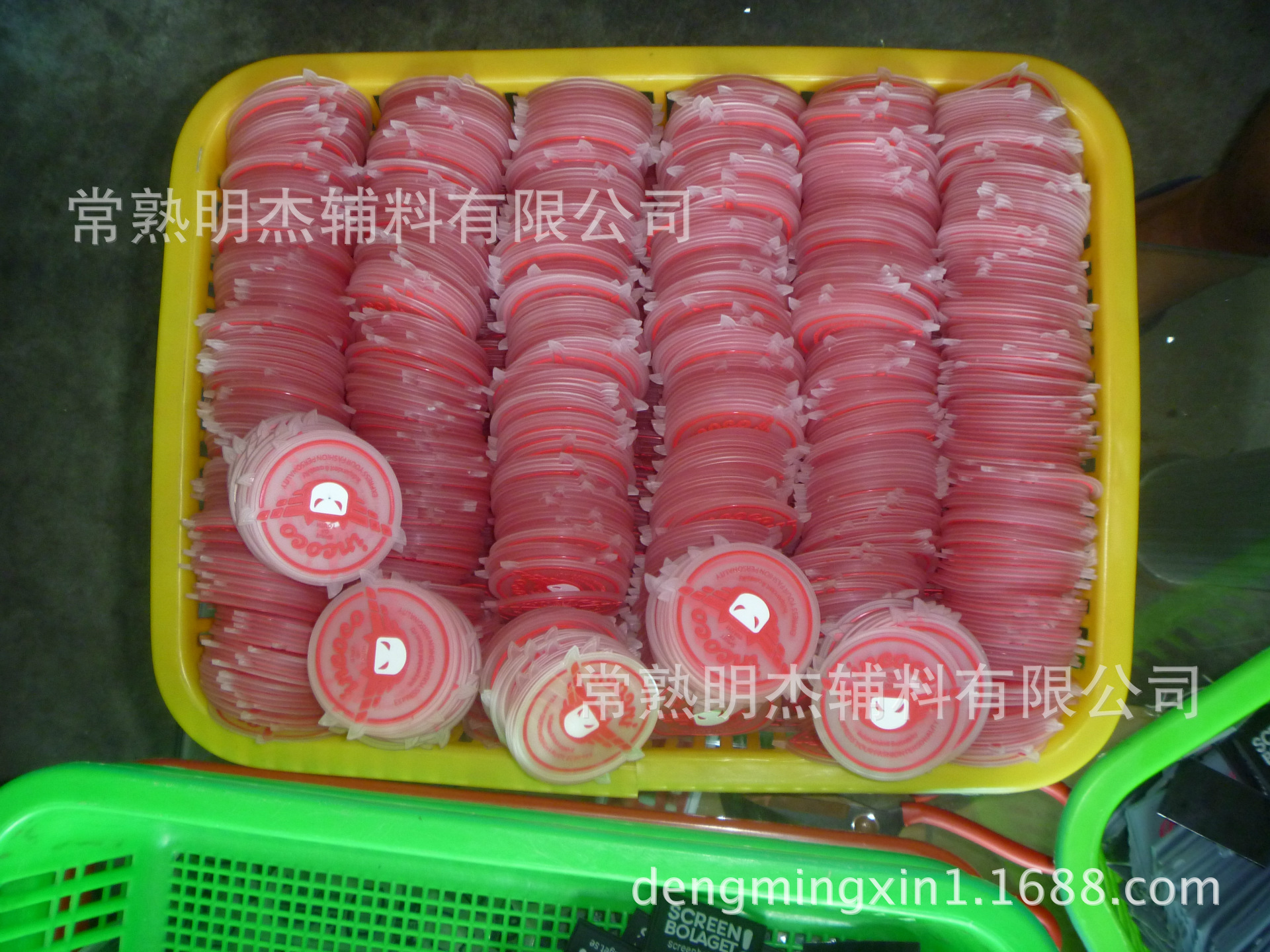 生产服装滴 pvc滴塑标胶章软胶商 pvc滴塑