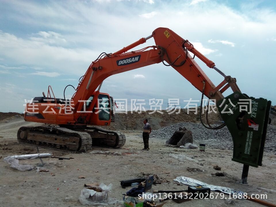 挖掘机破碎锤 炮头 工兵破碎锤 ZFB9F钎杆150配挖机28-35吨大宇