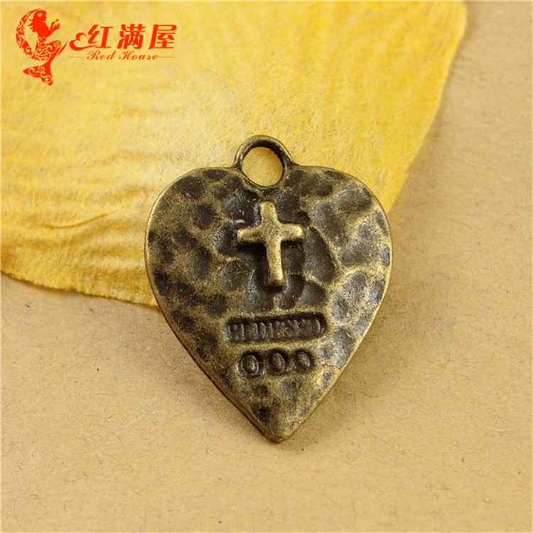 A1827 2.5克 复古爱心红十字 手机饰品挂件 复古饰品批发 40个/包
