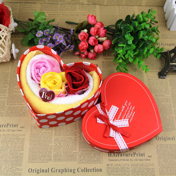 Three flowers heart-shaped rose Gift box Cake towel Lover festival Wedding celebration originality business affairs gift gift