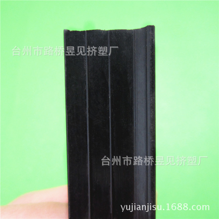 PVC黑色异型材12&mdash;&mdash;黑色直角型材