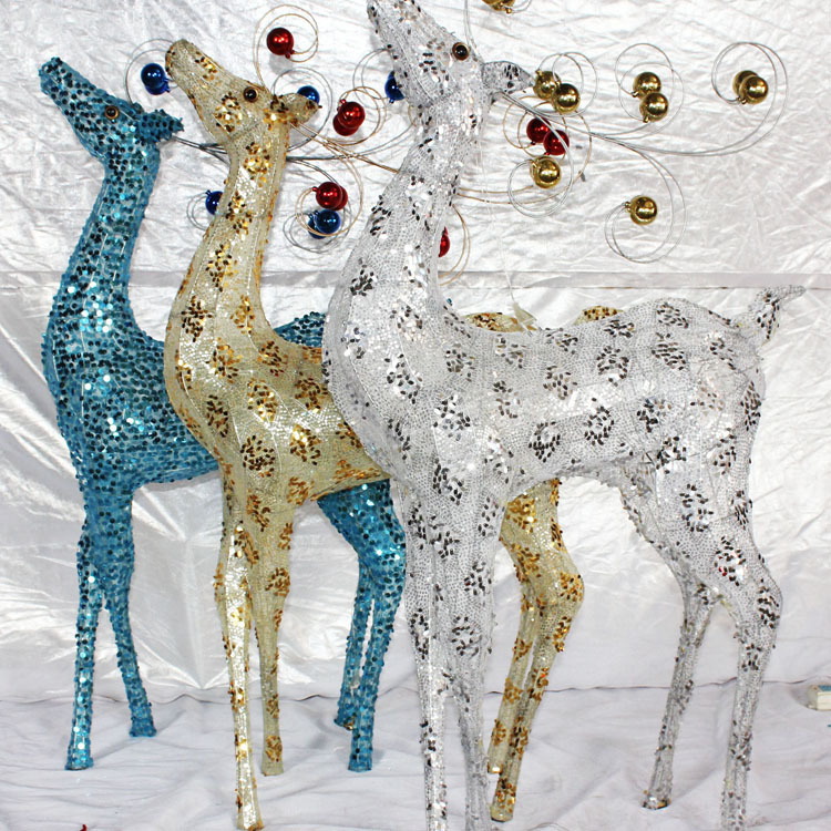 ����ֱ������ʥ�����հ���¹��װ�ƣ���������ʥ���ڵ��η���¹