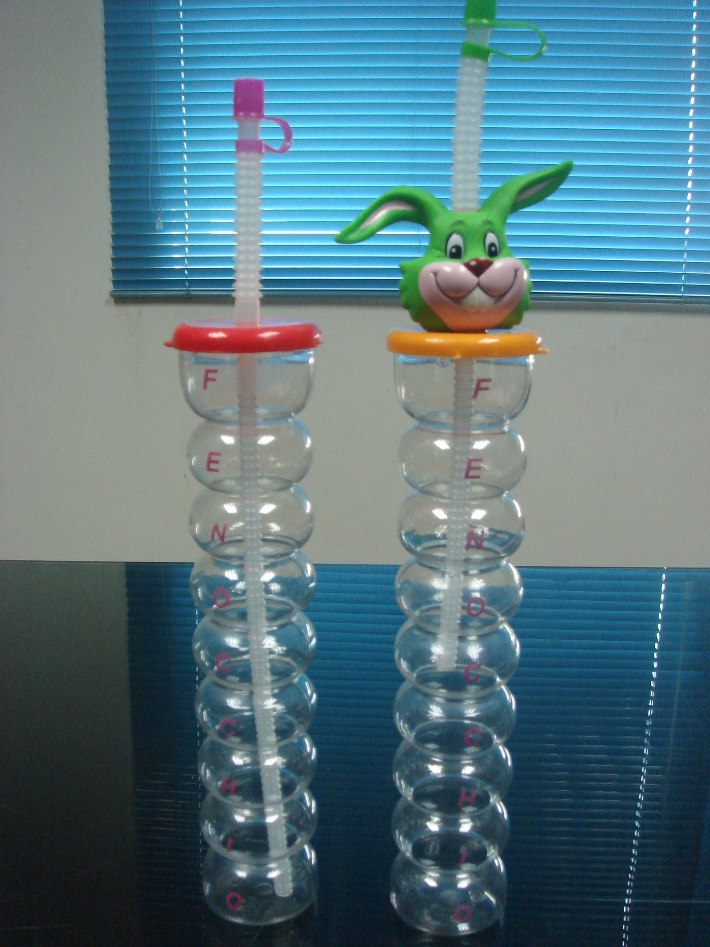 厂家直销多款500ML卡通创意塑料高脚杯 饮料吸管杯 可加工订做