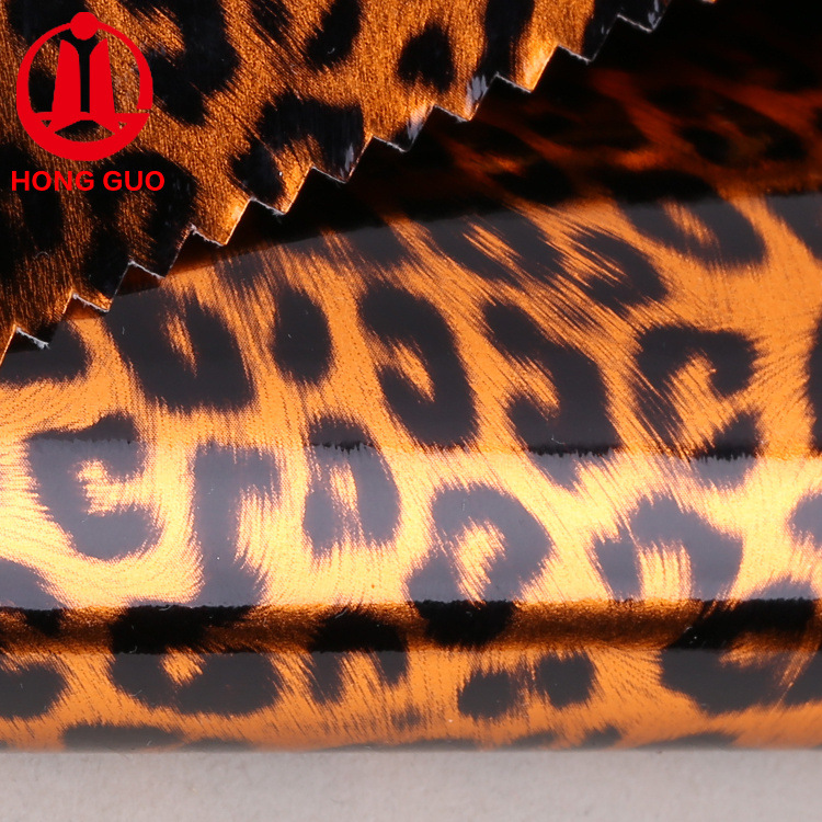 供应耐折耐刮金属豹纹PU面料 鞋材箱包包装合成革 可根据来样订做