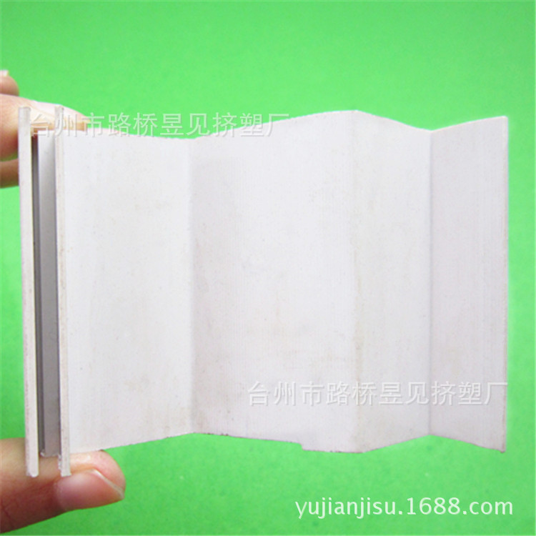 Productos de extrusión de plástico PVC lámina de plástico tira de plástico PVC tobera Perfil de procesamiento de extrusión productos personalizados
