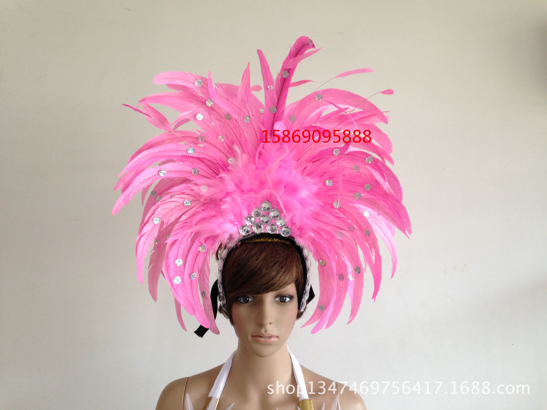 演出羽毛裝飾服裝