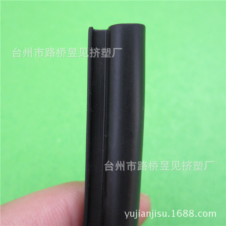 PVC黑色软条13&mdash;&mdash;D型软条 (4