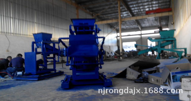 擺頭擺桿式玻璃加料機械設備圖