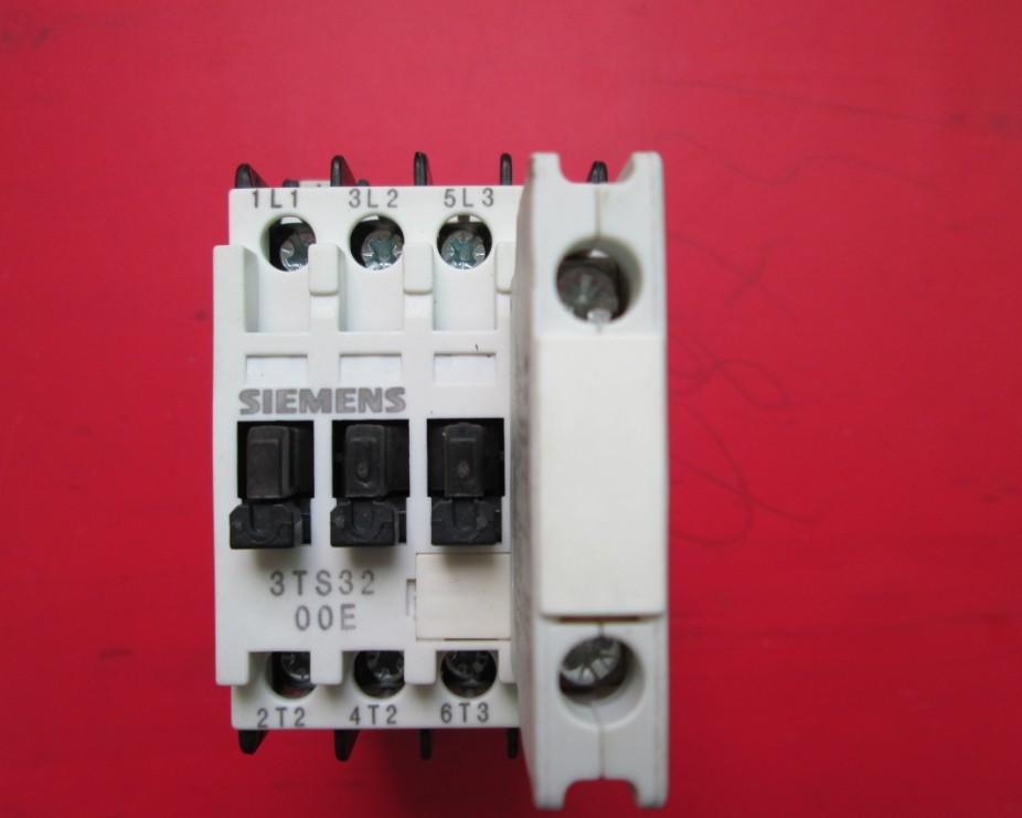      交流接触器 3TS32 00-0X  AC220V