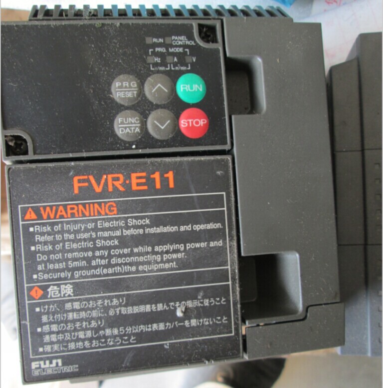 变频器  FVR2.2E11S-2 AC220V
