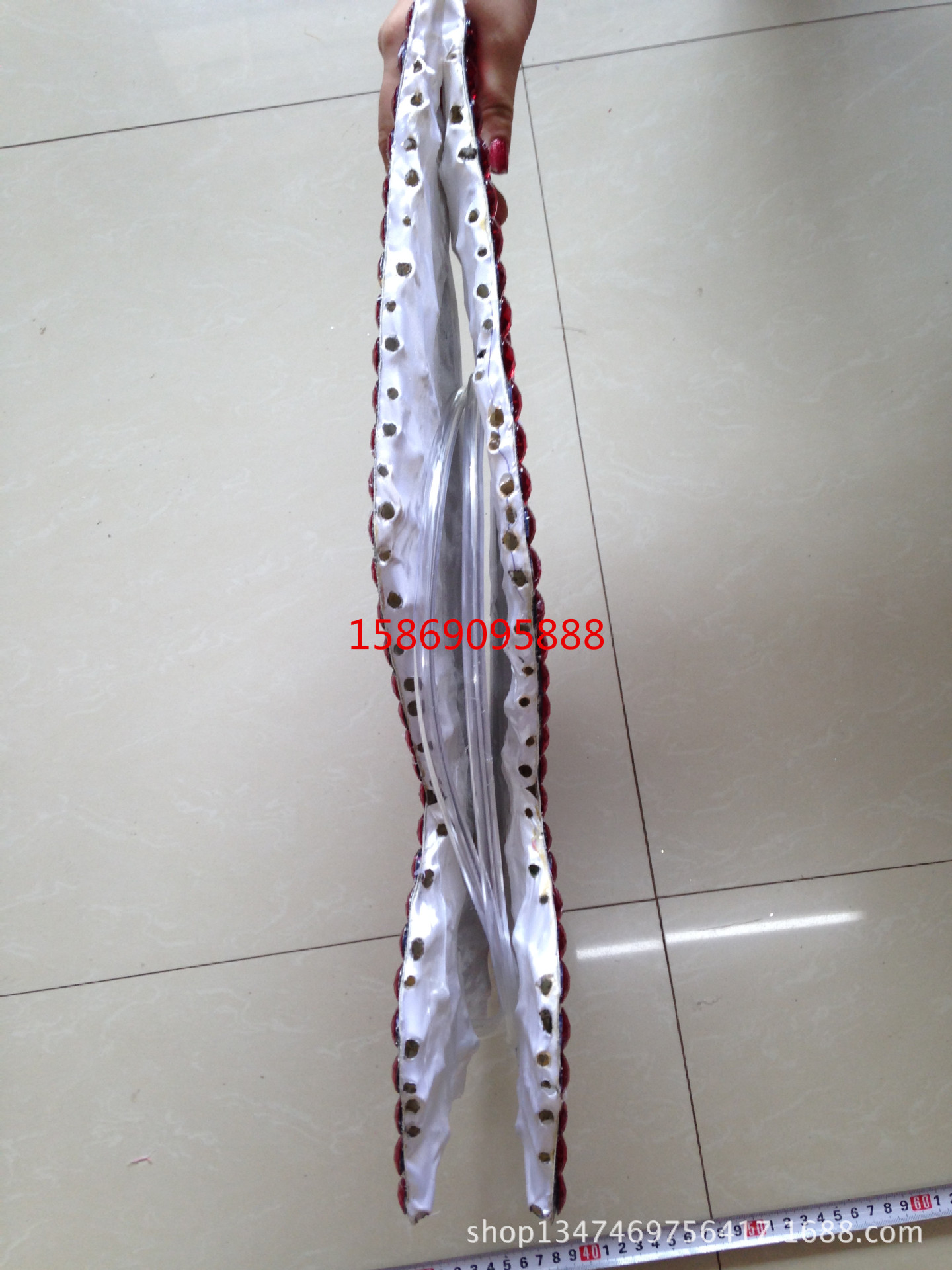 演出羽毛裝飾服裝