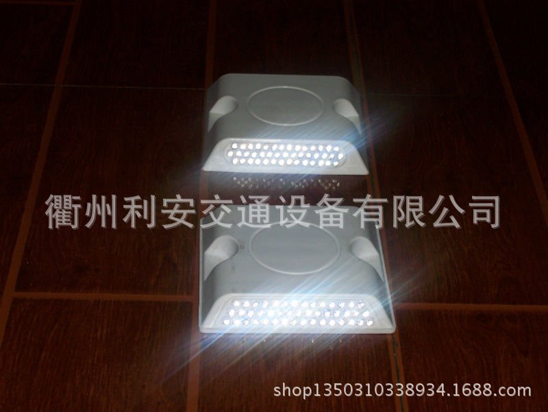 塑料双面反光43珠猫眼道钉100*100*20mm