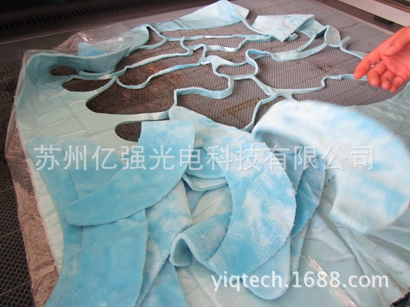 毛絨佈料切割樣品 (23)