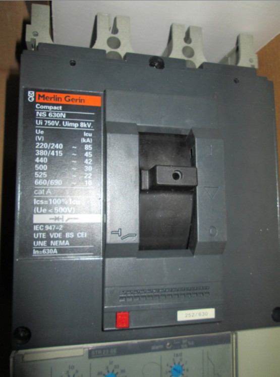  梅兰日兰Merlin Gerin      NS630N 3P