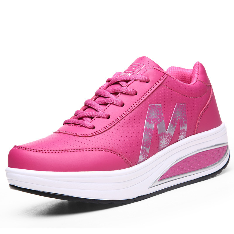 廠家直銷秋冬新款M字母坡跟搖搖鞋女運動松糕鞋時尚百搭女鞋批發