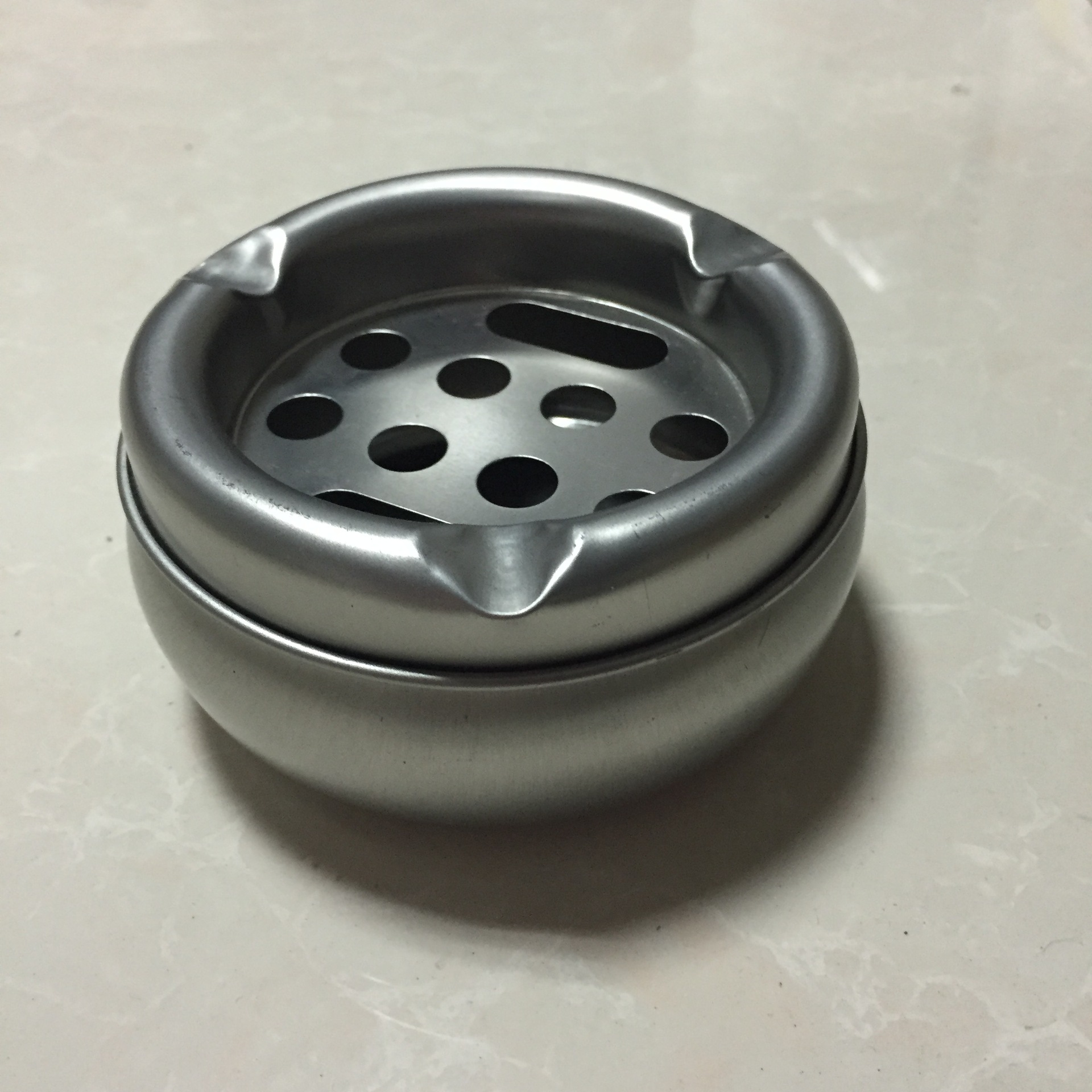 出口日本麻沙铁烟灰盅复古式拉伸冲孔圆烟灰缸10.5x5cm磨砂铁烟缸