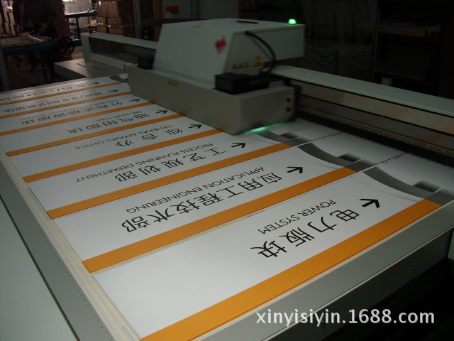 进口平板uv机_进口平板uv机喷绘壁布uv印刷厂家