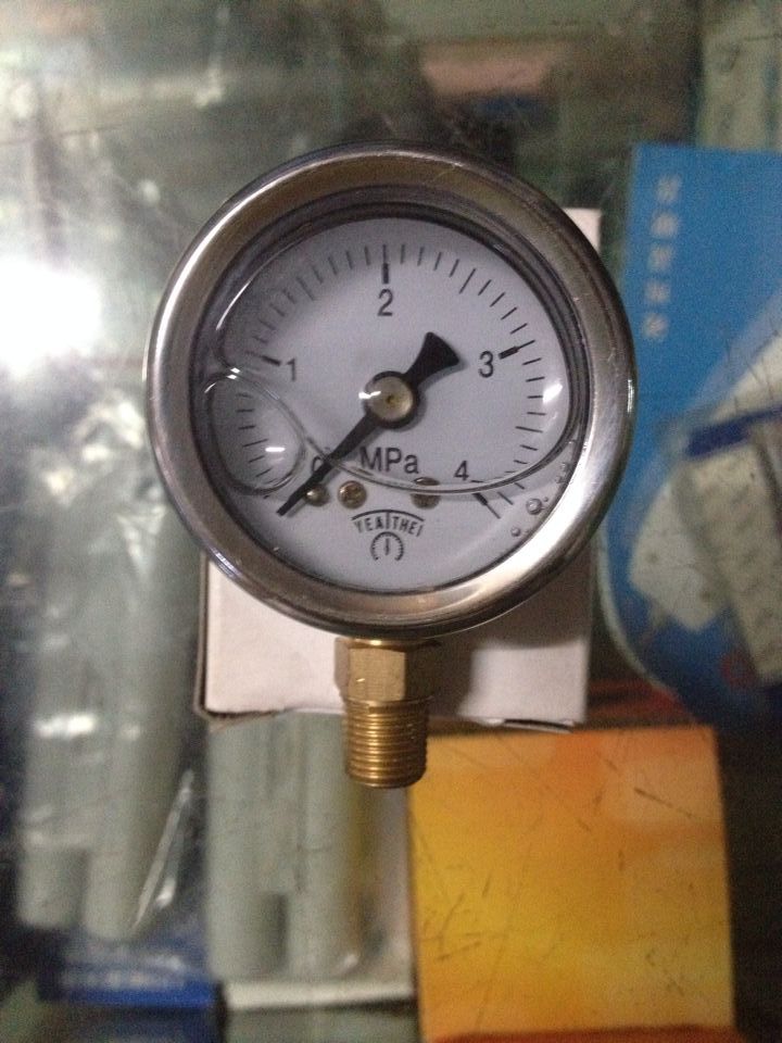 YN40 径向  4MPA  40KG 表面40MM 2分牙耐震压力表