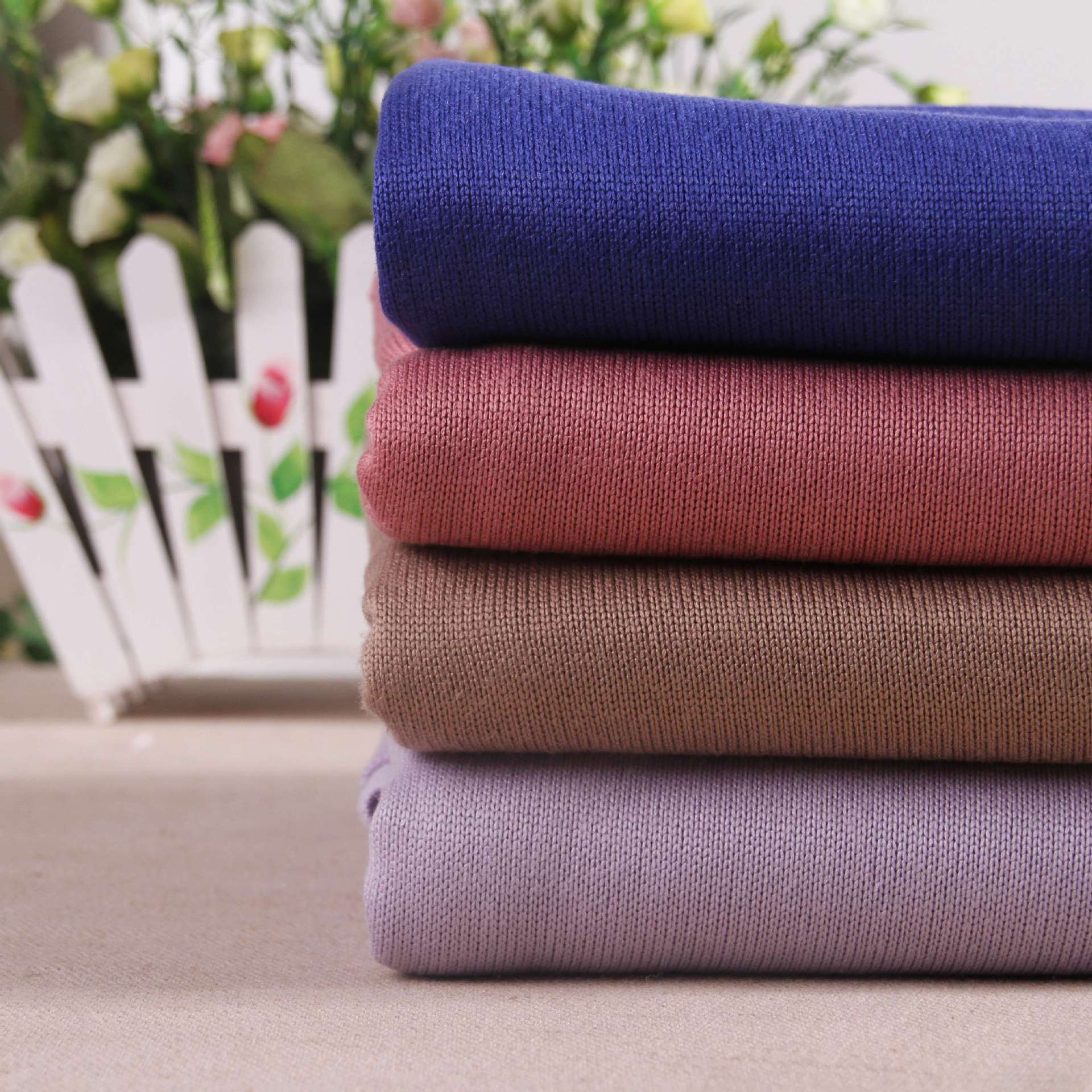 厂家直供 纬编全涤针织粗织绒布料 秋冬运动服装家纺面料