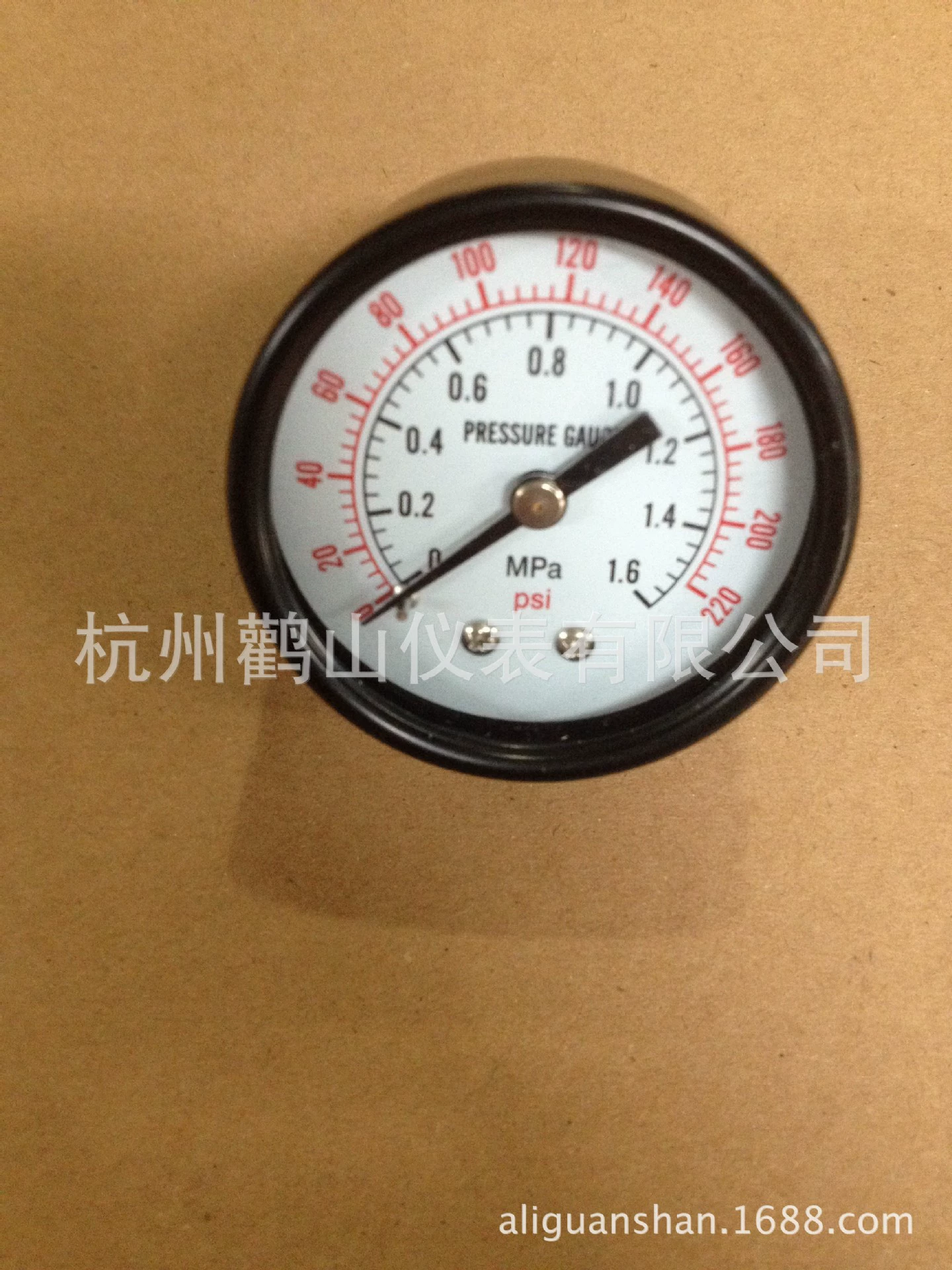 Манометр Y50Z Манометр 0-1,6 МПа/psi Серия осевых железных корпусов с двумя точками зубьев можно настроить