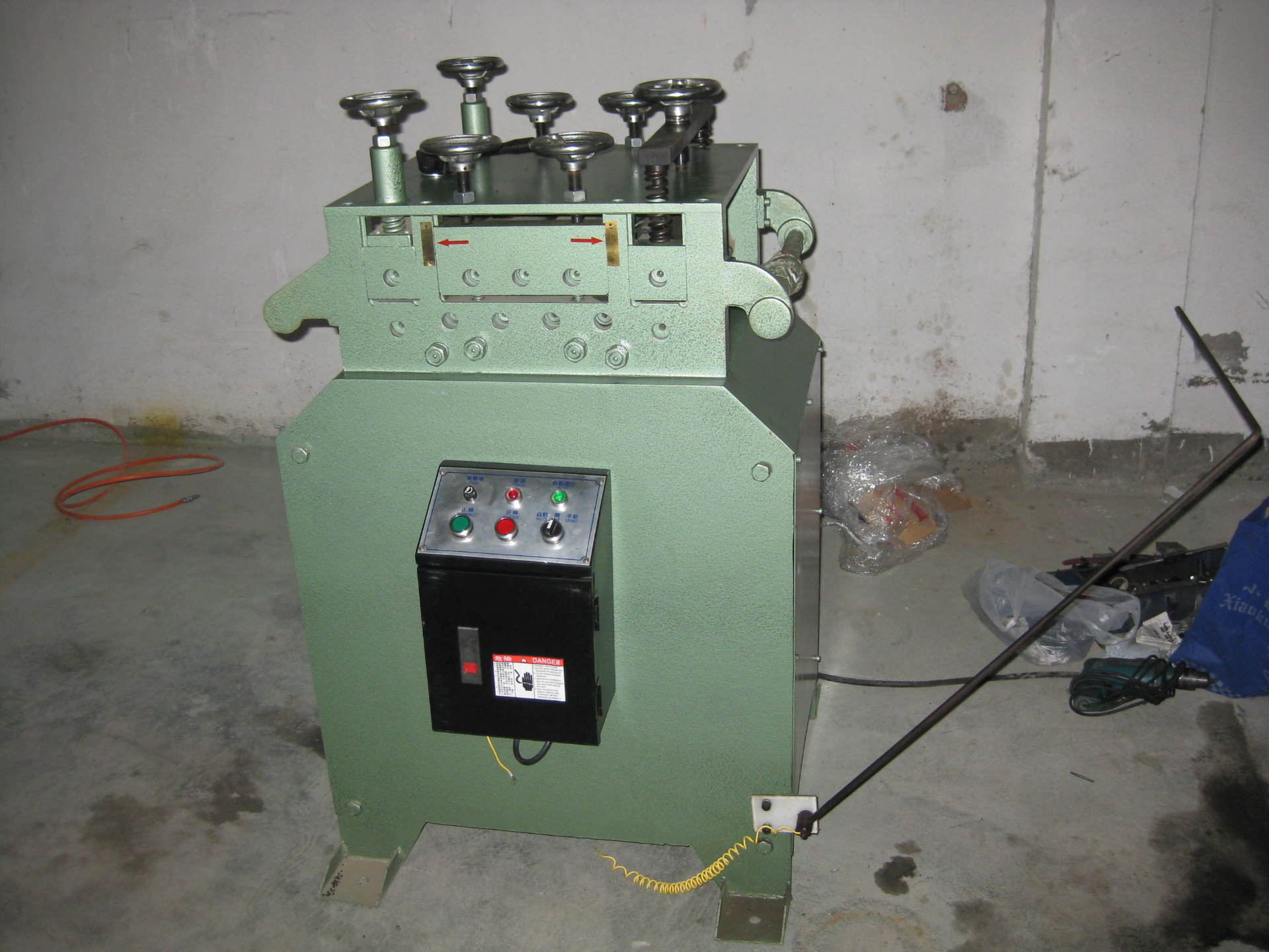 供应自动材料矫正机TL-150  冲压周边自动化设备冲床送料机全自动