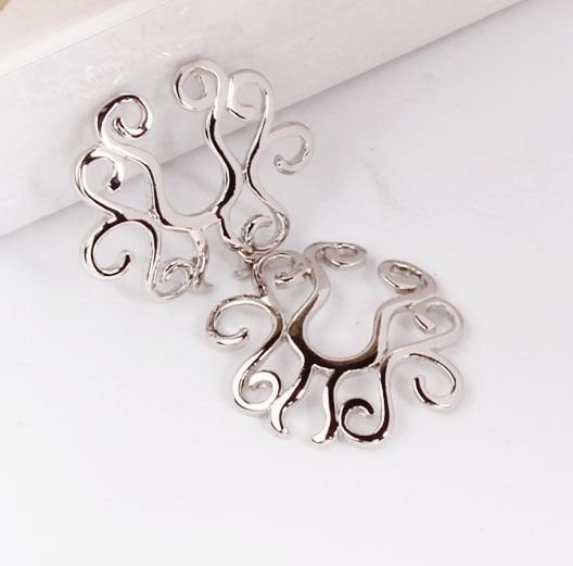Pointed labret stud close-up product detail