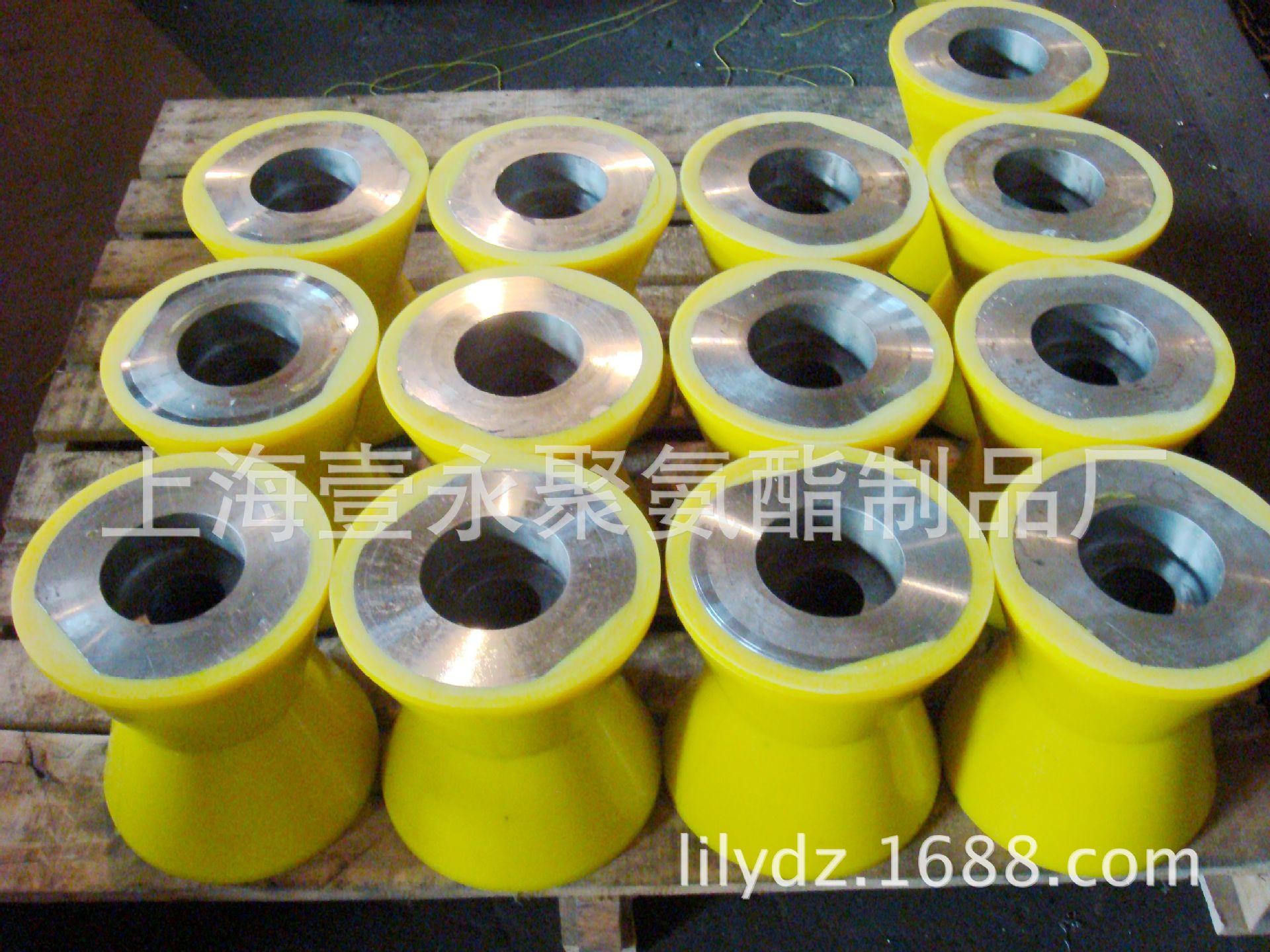 厂家直供钢铁厂管道输送用聚氨酯V型轮 盘型滚轮