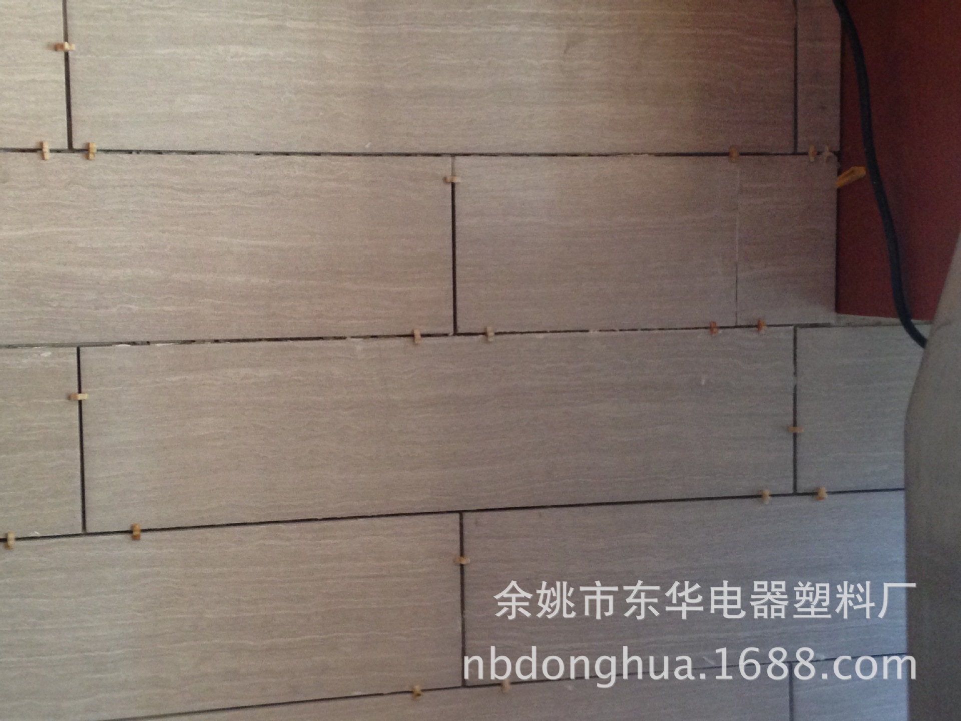 Supply of tile positioning cross