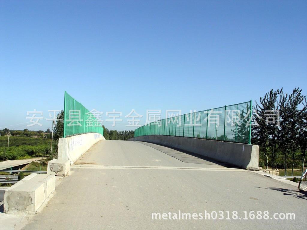 供应安平鑫宇桥梁防护网、桥梁防抛网、pvc带框隔离网