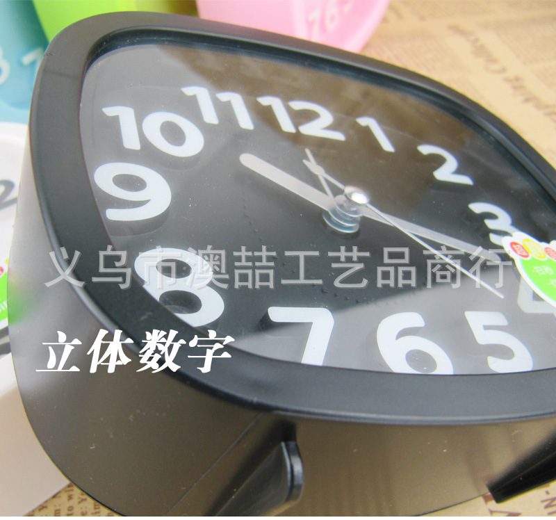 高档精美时尚静音闹钟 多种时尚色