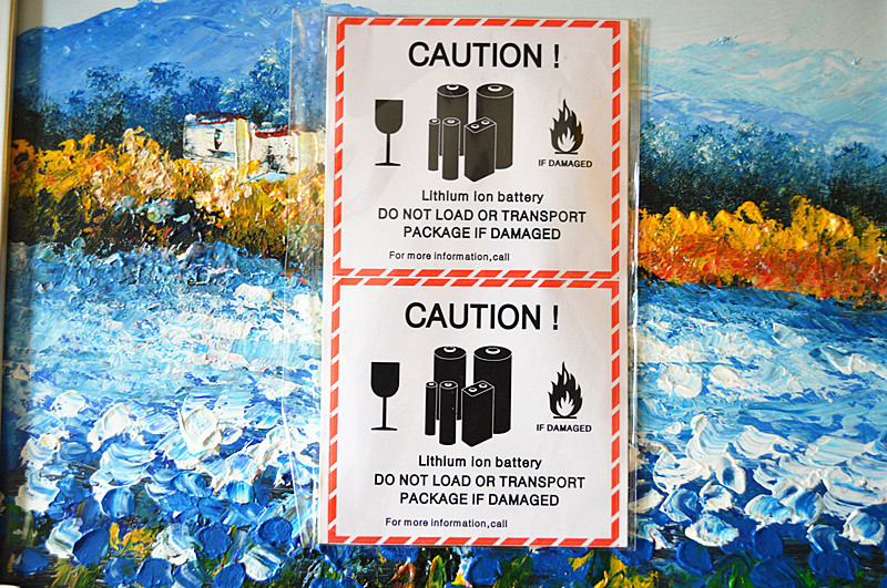 锂电池航空警示注意不干胶标签贴纸 12*11cm防火易碎电池提醒贴纸