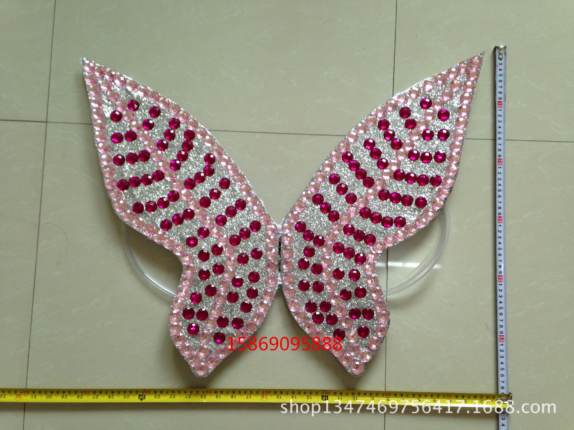 演出羽毛裝飾服裝