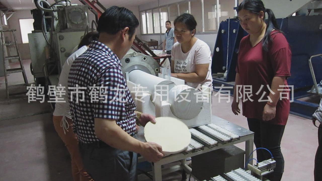 194蜂窩陶瓷連續擠出