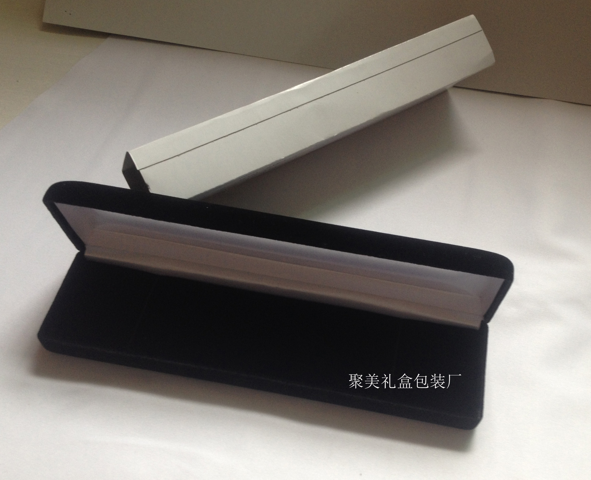 厂家直销绒布盒项链盒珠宝首饰盒方形铁盒包绒布